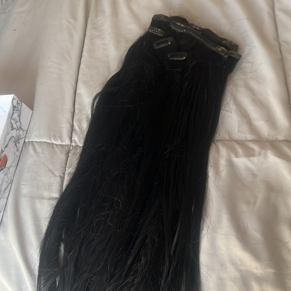 - 20” 200Gram USED Bellami Clip in Extensions Black